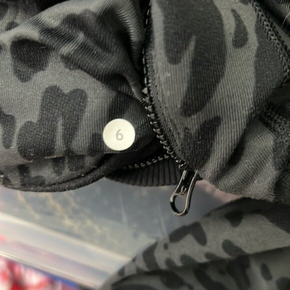 Lululemon Namaskar HoodieAnimal Swirl Deep Coal Black / Black - Picture 5 of 5